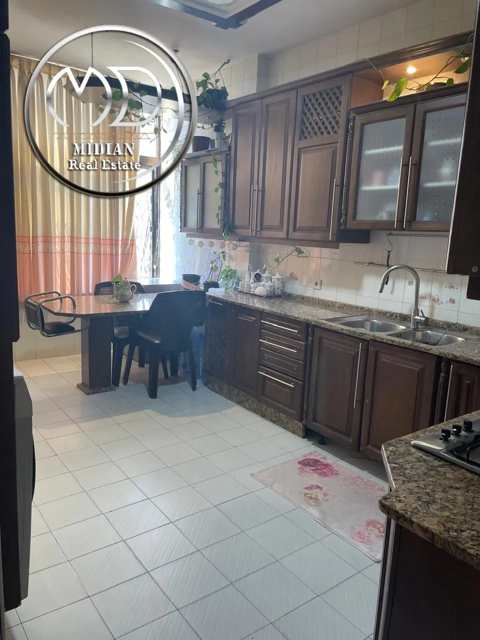 شقة في Al - Shmaysani